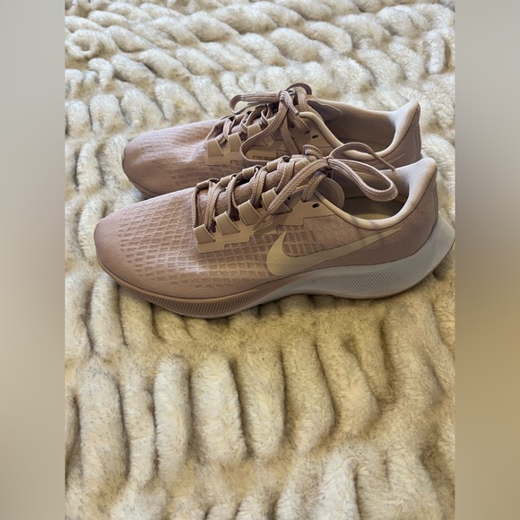 Women’s Nike Zoom Mauve Sneakers - Picture 3 of 6